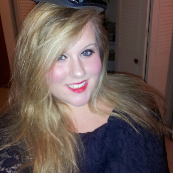 Meet your Posher, Emily - Picture 2 of 2